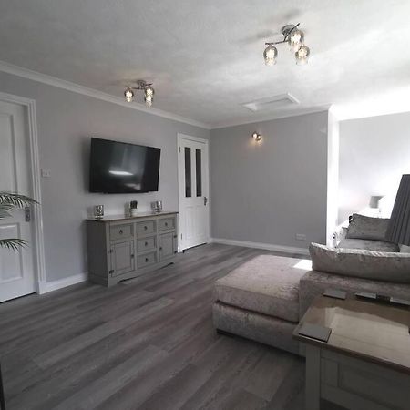 B'Dazzled Flat, Castletown Apartment เธอร์โซ ภายนอก รูปภาพ