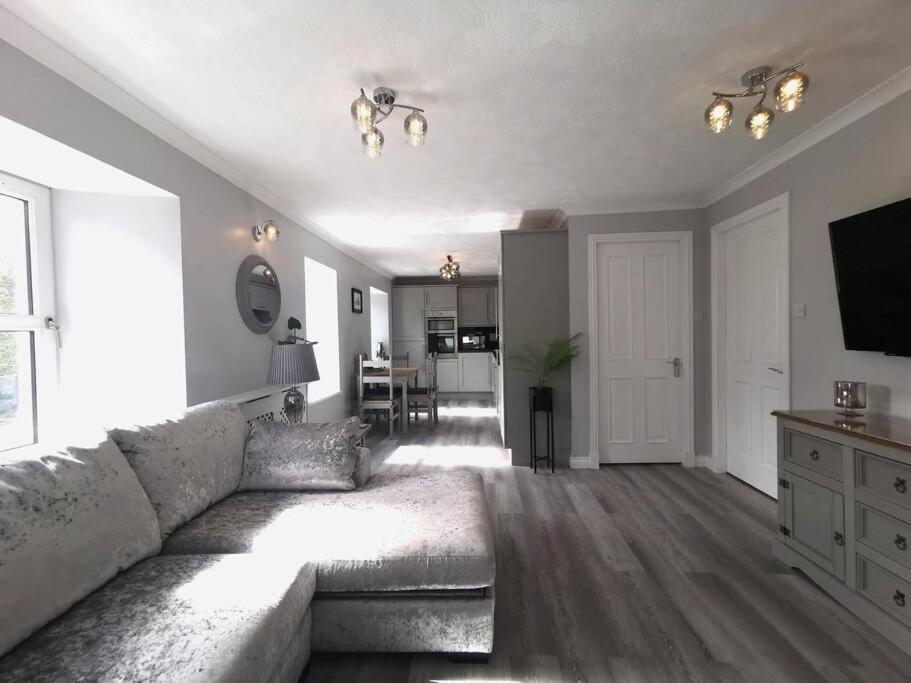 B'Dazzled Flat, Castletown Apartment เธอร์โซ ภายนอก รูปภาพ