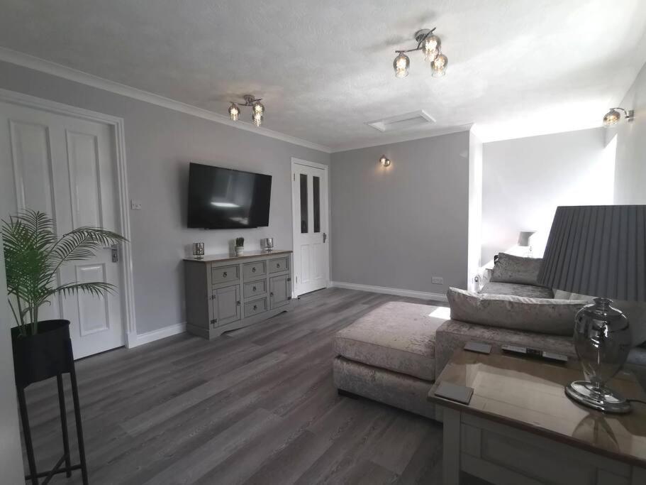 B'Dazzled Flat, Castletown Apartment เธอร์โซ ภายนอก รูปภาพ