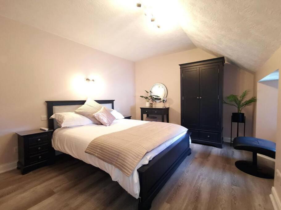 B'Dazzled Flat, Castletown Apartment เธอร์โซ ภายนอก รูปภาพ