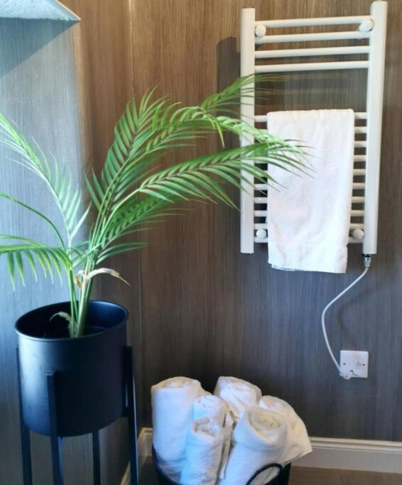 B'Dazzled Flat, Castletown Apartment เธอร์โซ ภายนอก รูปภาพ